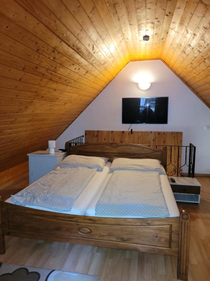 Mohas Vendeghaz Koszeg Mohas Ut 107 Hotel Buitenkant foto